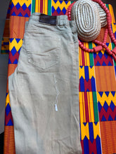 Load image into Gallery viewer, Men Grey Tapered Fit Mid-Rise Clean Look Jeans