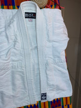 Load image into Gallery viewer, Blitz Lightweight Judo Gi
